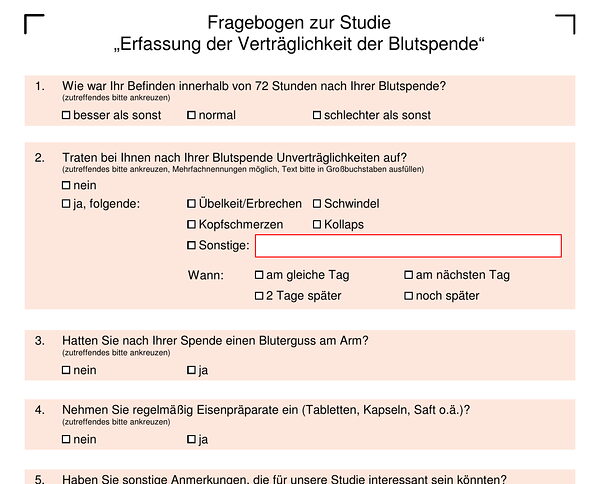Fragebogen einer Studie mit Ankreuzfeldern und einem Textfeld